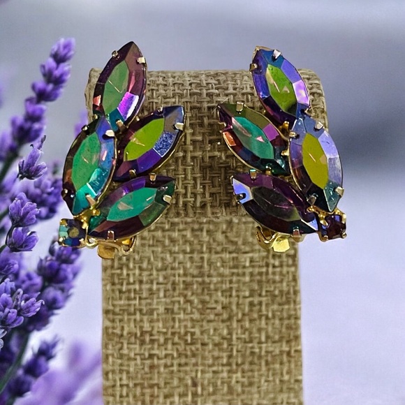 Vintage Jewelry - Fabulous Vintage Iridescent Aurora Borealis Crystal Clip Earrings